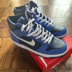 Navy dunks